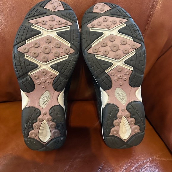 Easy spirit slip on sneakers - Picture 2 of 5